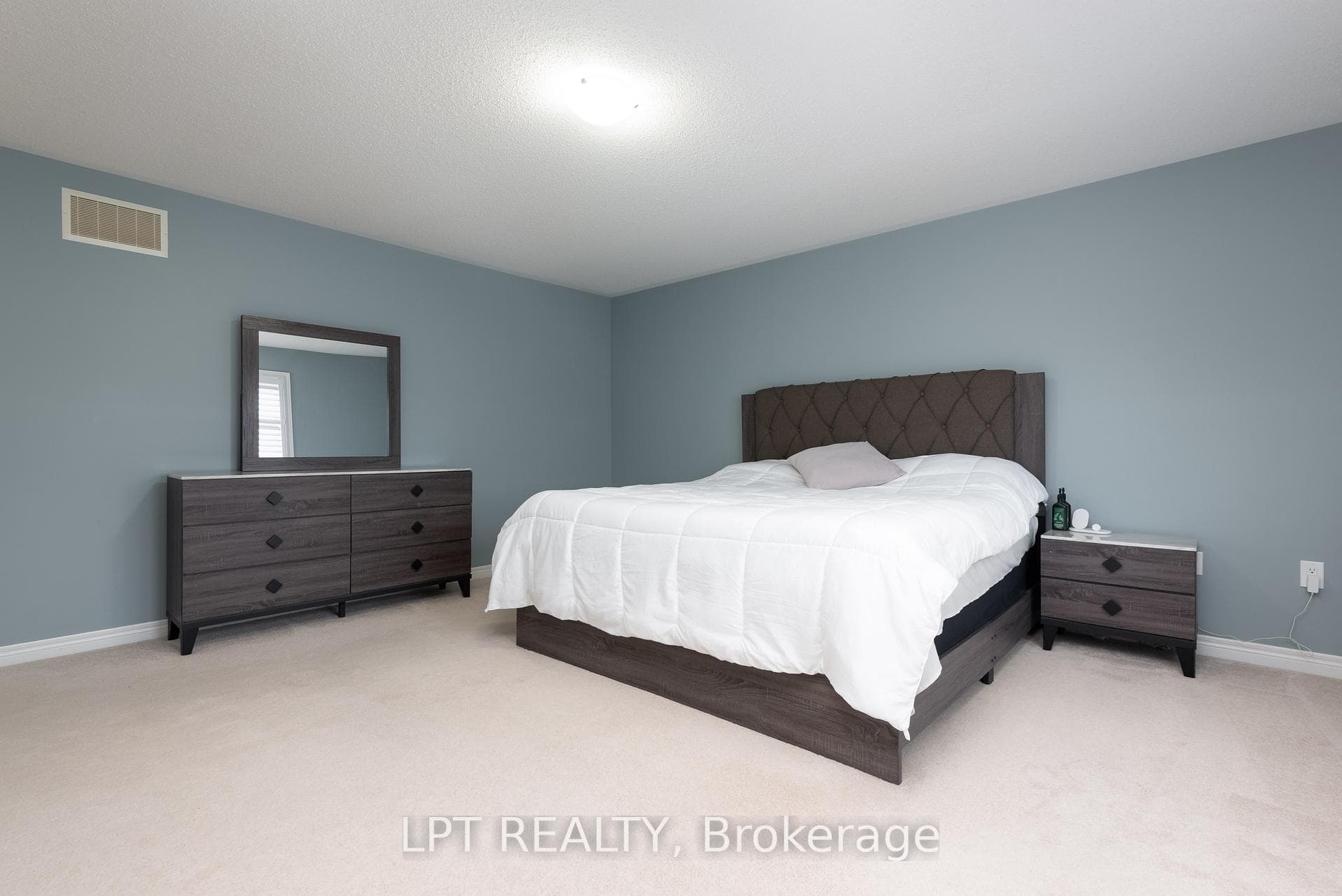 10 Mandley Street photo 19