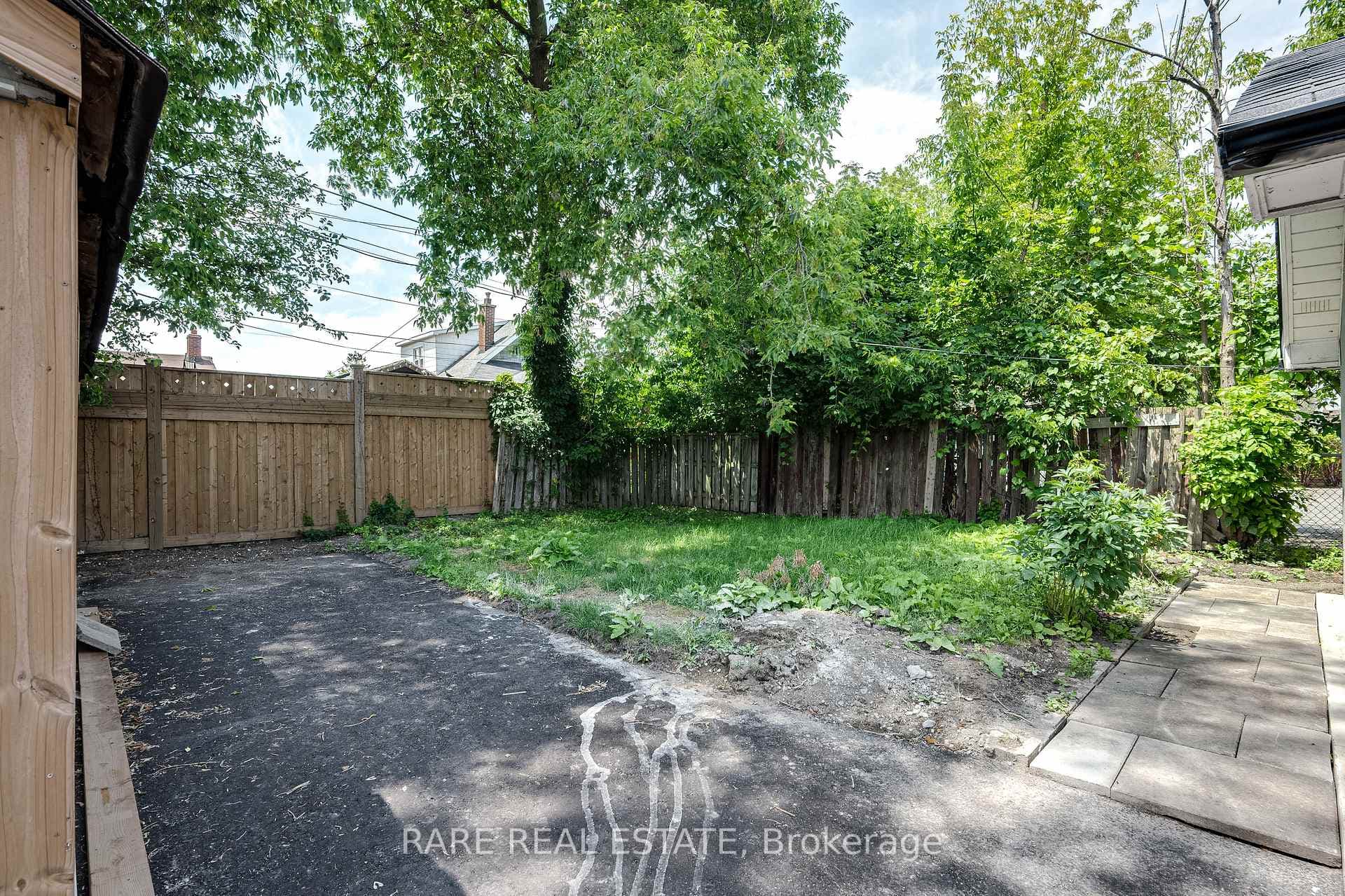 210 Albert Street Unit 1 photo 33