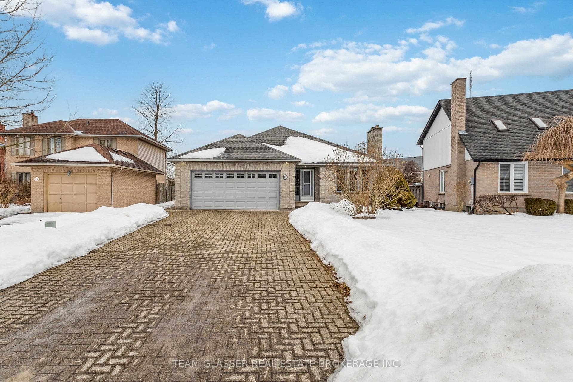 42 Parkside Crescent photo 2