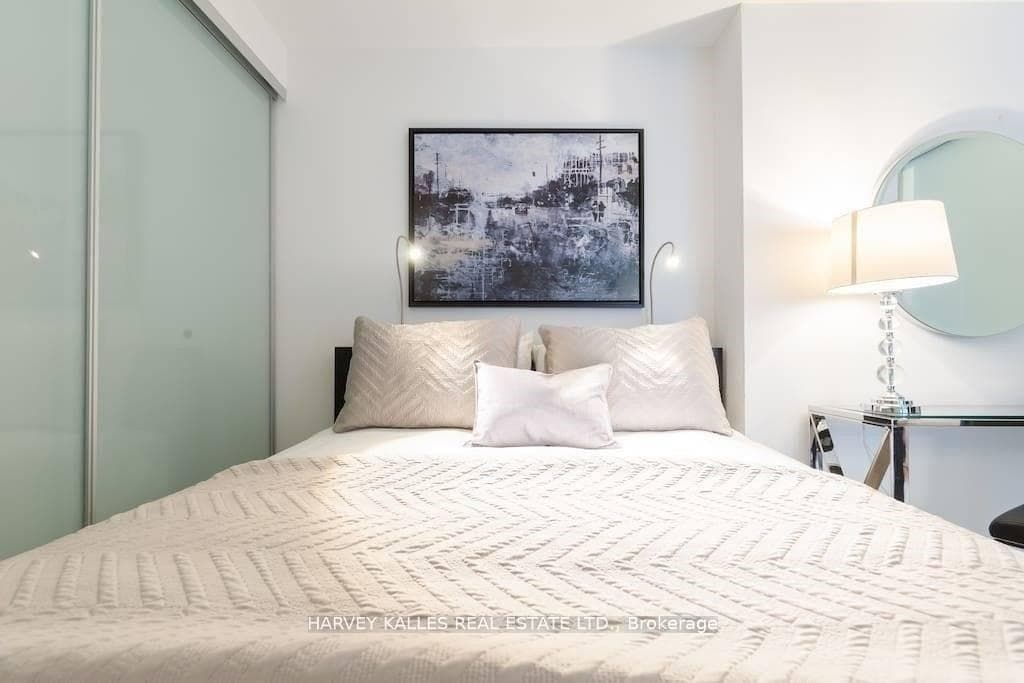 461 Adelaide Street Unit 106 photo 13