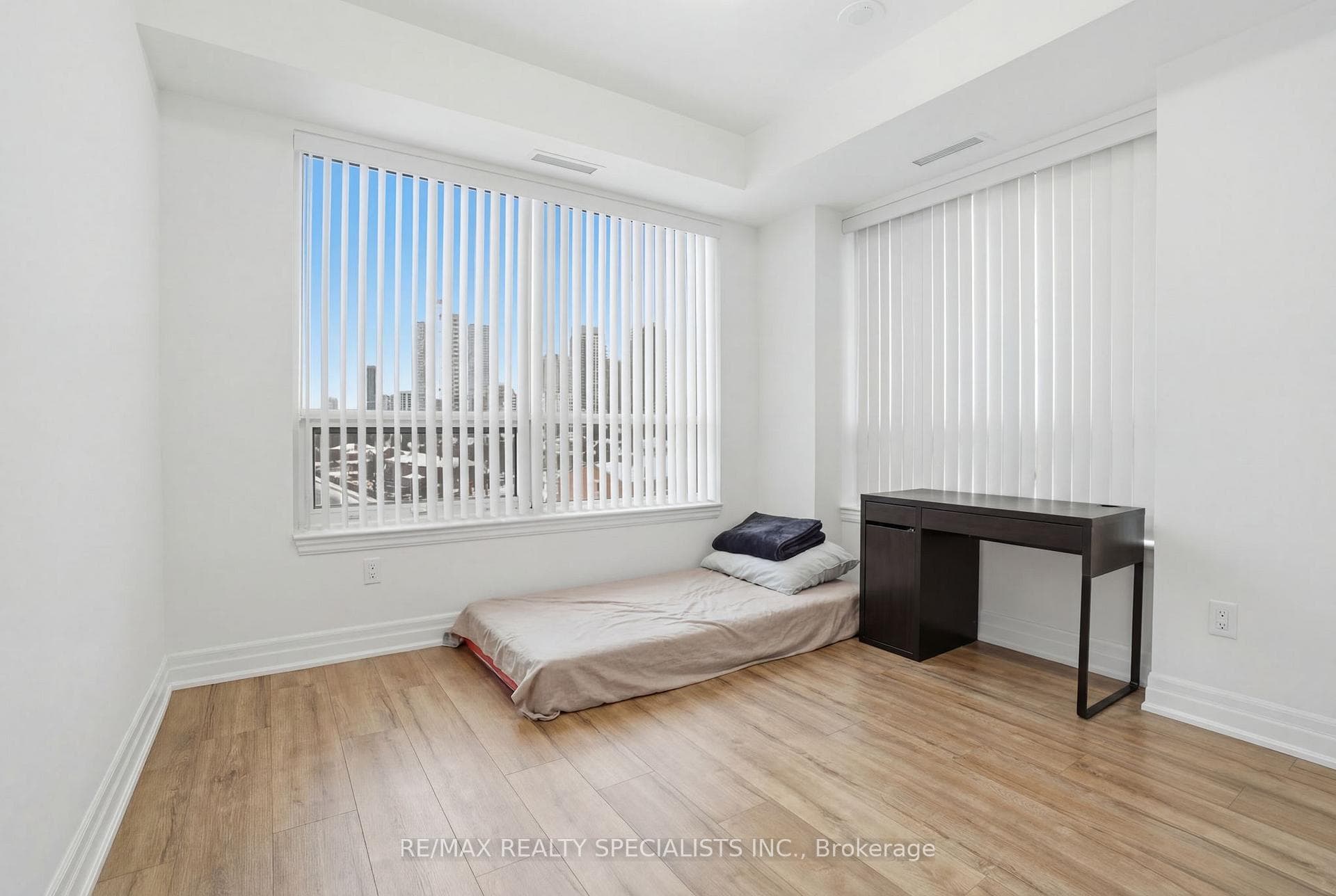 36 Elm Drive Unit 609 photo 14
