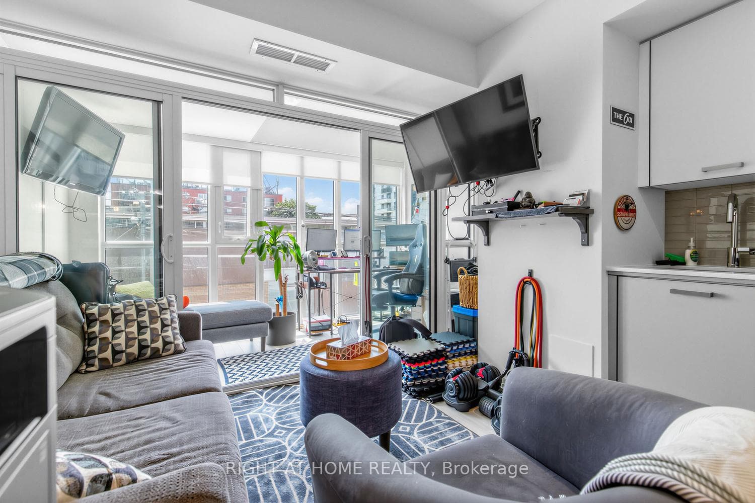 1630 Queen Street Unit 211 photo 1