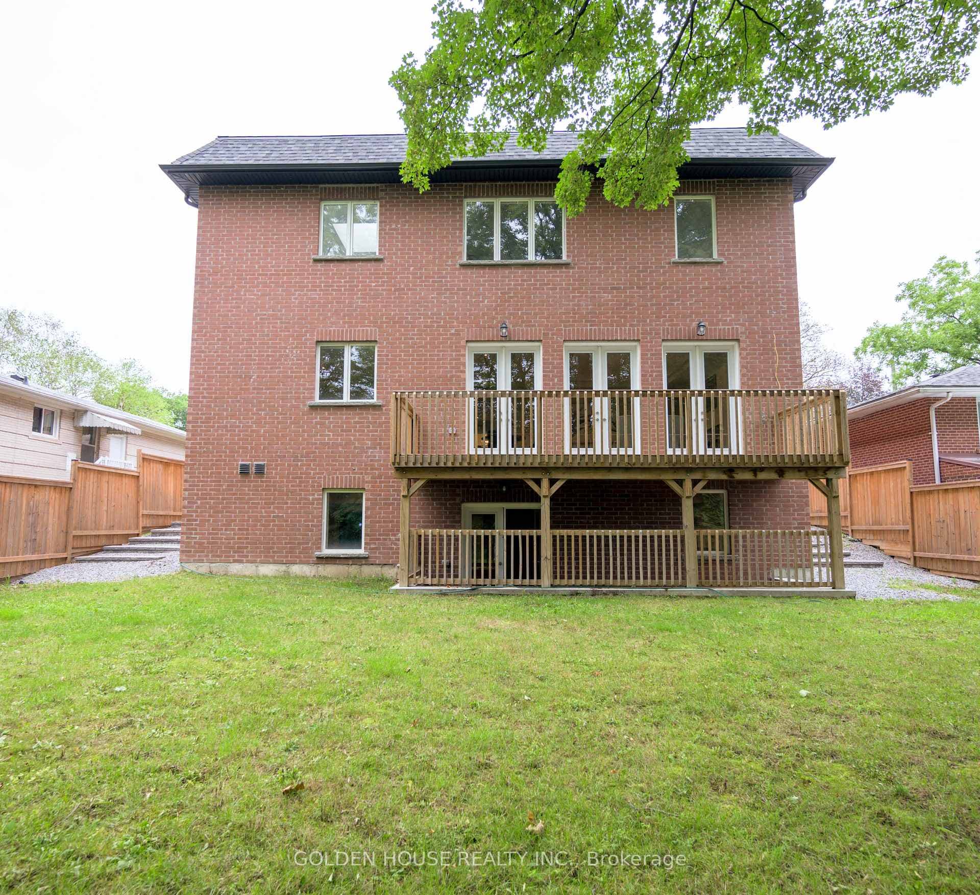 10 Brucedale Crescent photo 3