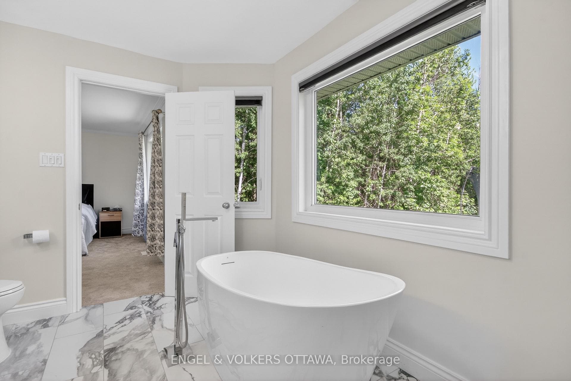 528 Tullamore Street photo 19