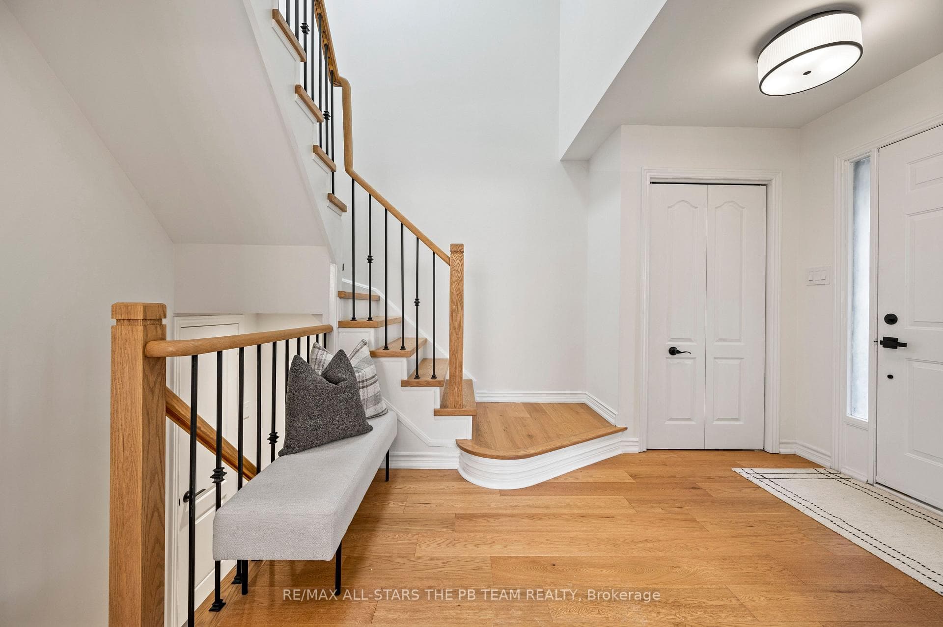 346 Pickering Crescent photo 21
