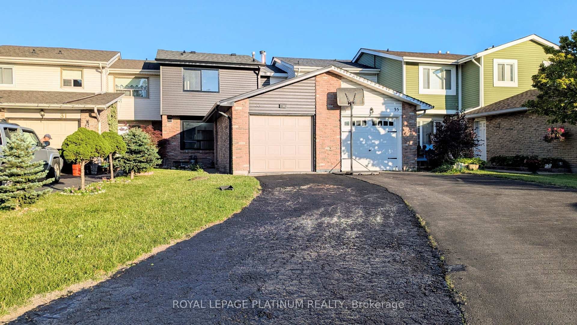 33 Greene Drive photo 2