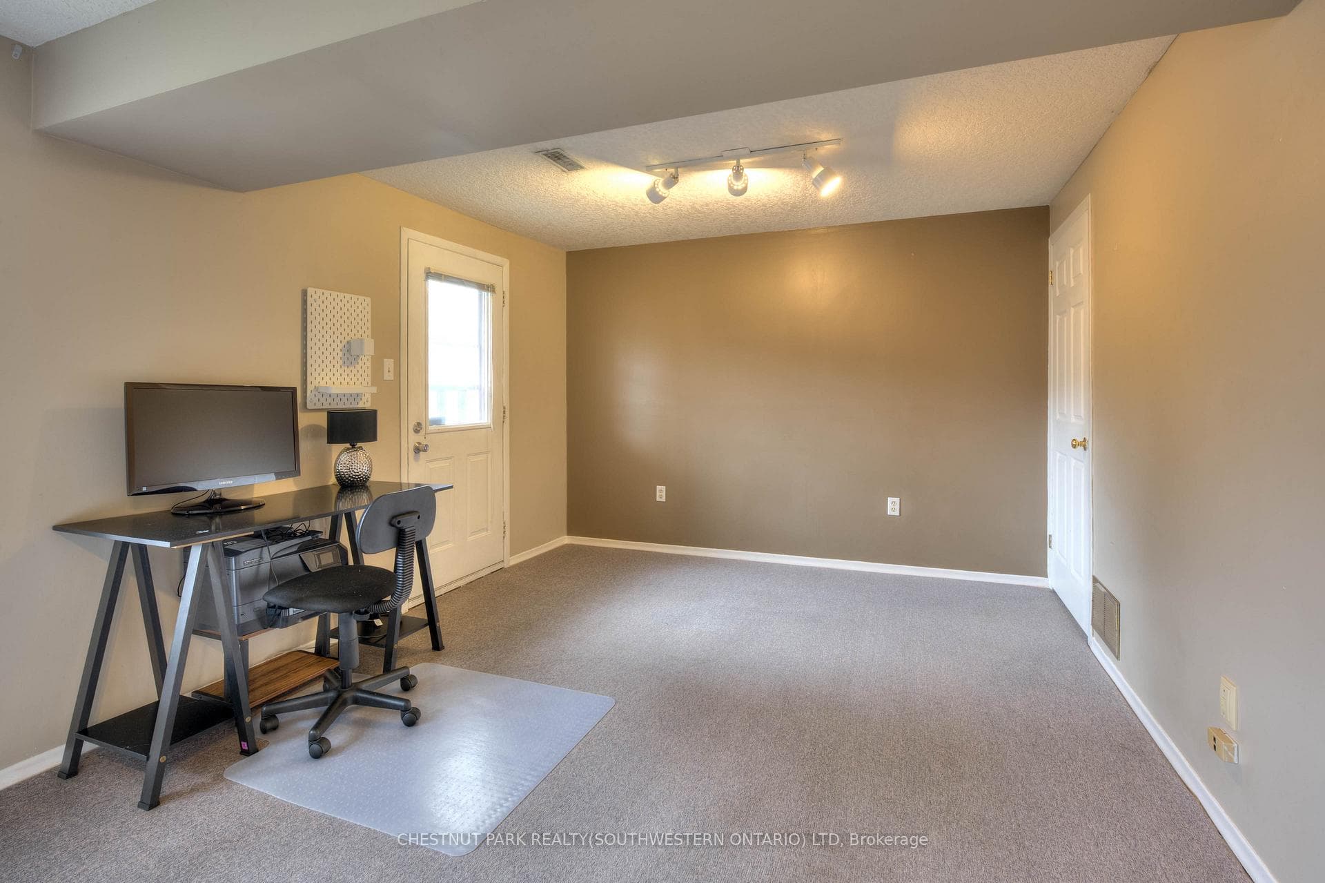 365 Pioneer Drive Unit 7 photo 34