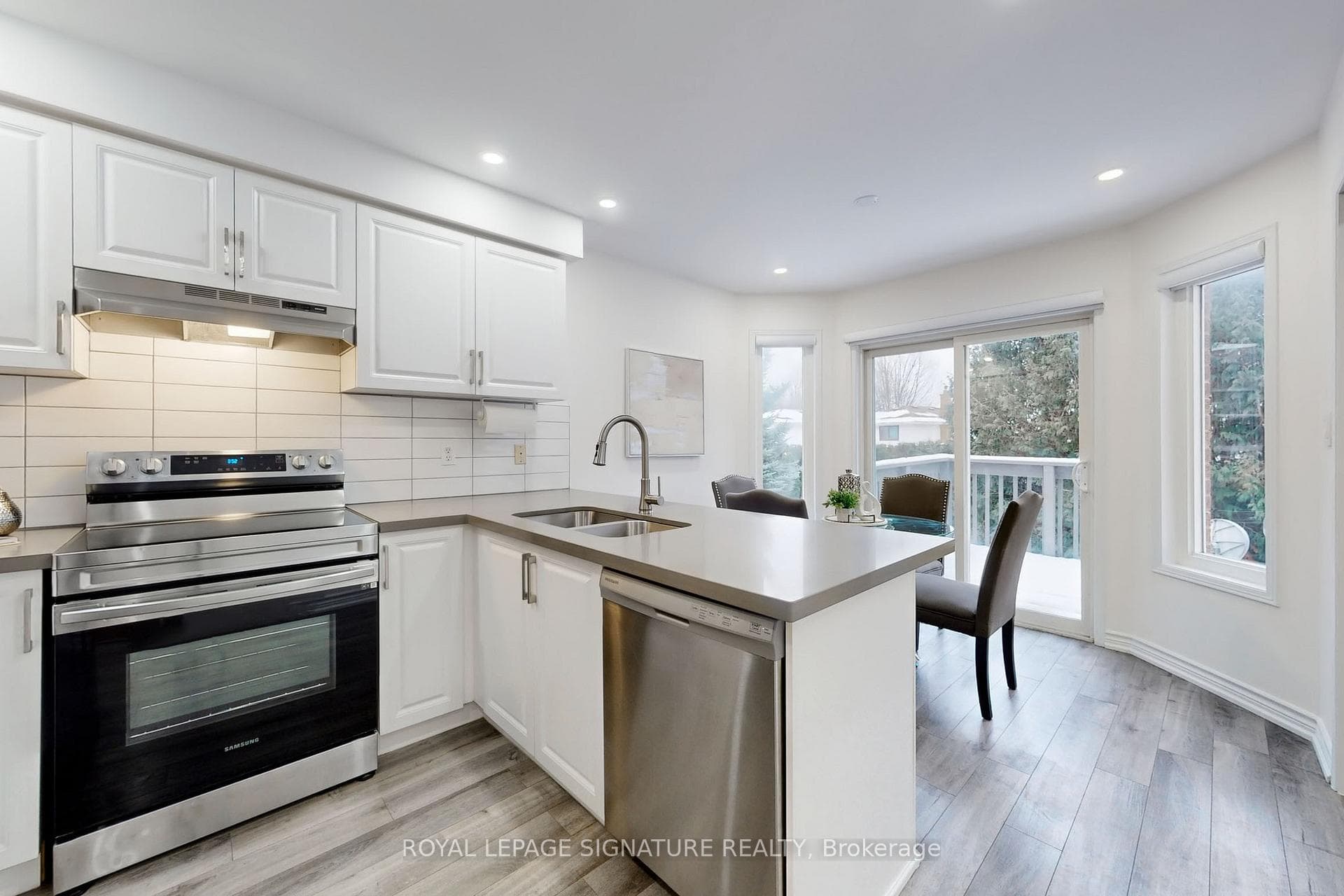 451 Compton Crescent photo 13