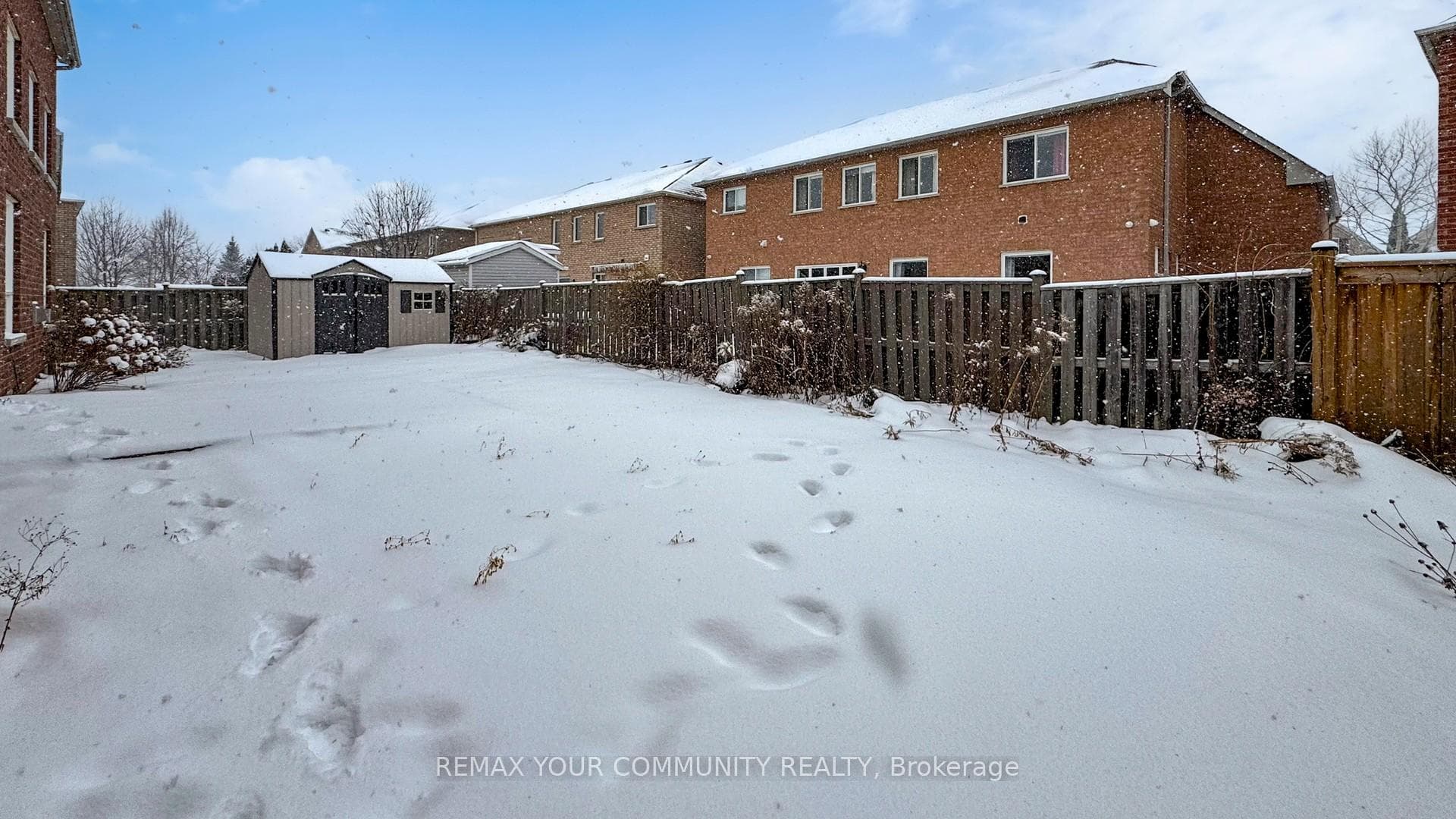 8 Westacott Avenue photo 32