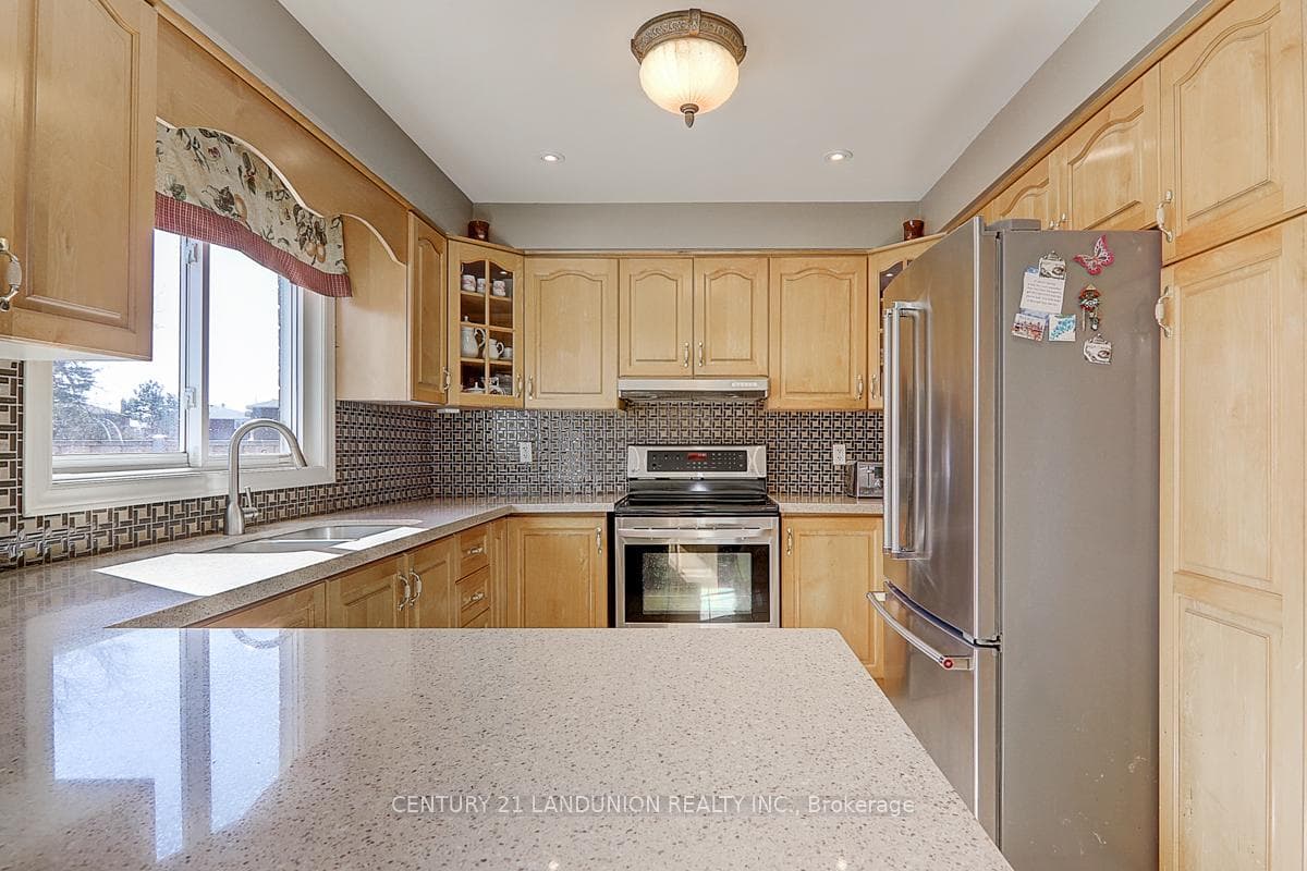 304 Goldhawk Trail photo 15