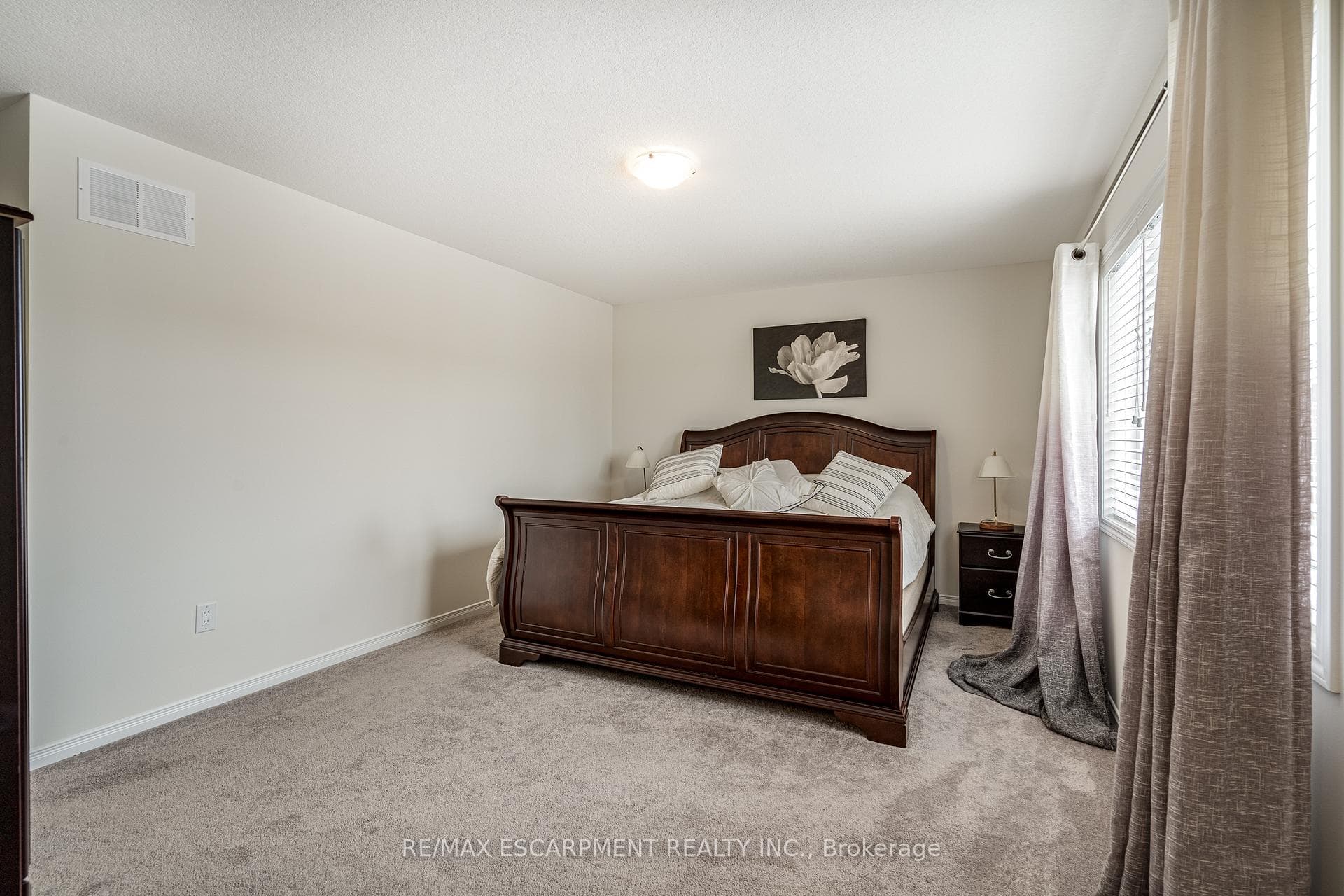 196 Kinsman Drive photo 25