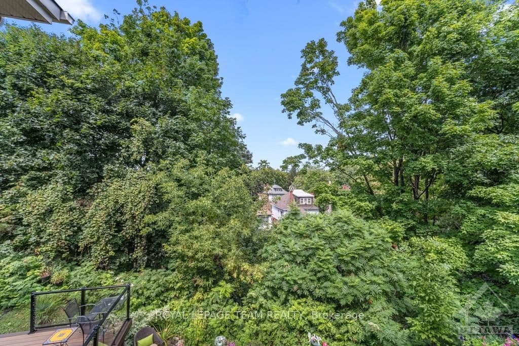 520 QUEEN ELIZABETH Drive Unit 21 photo 29