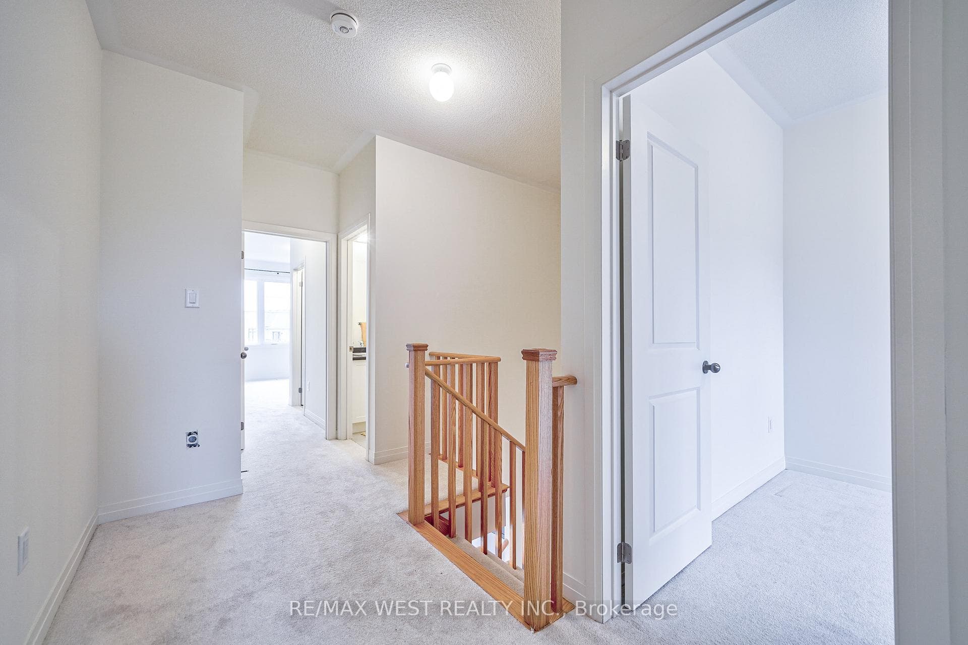 1495 Green Road photo 26