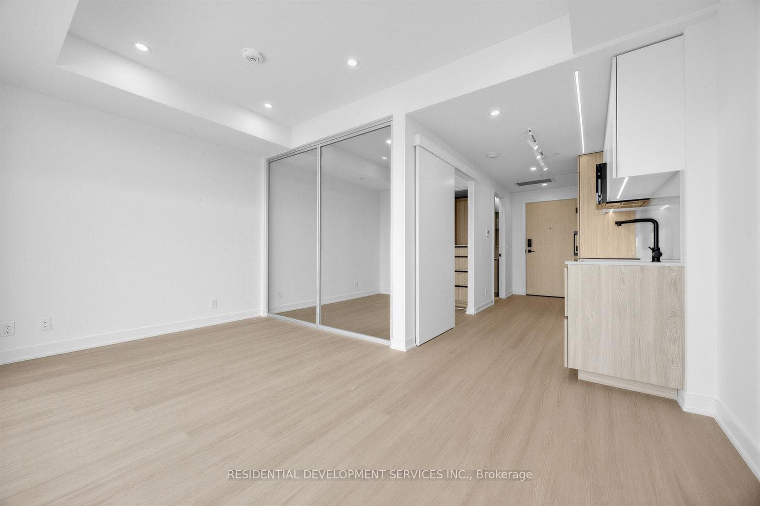 699 Sheppard Avenue Unit 619 photo 15