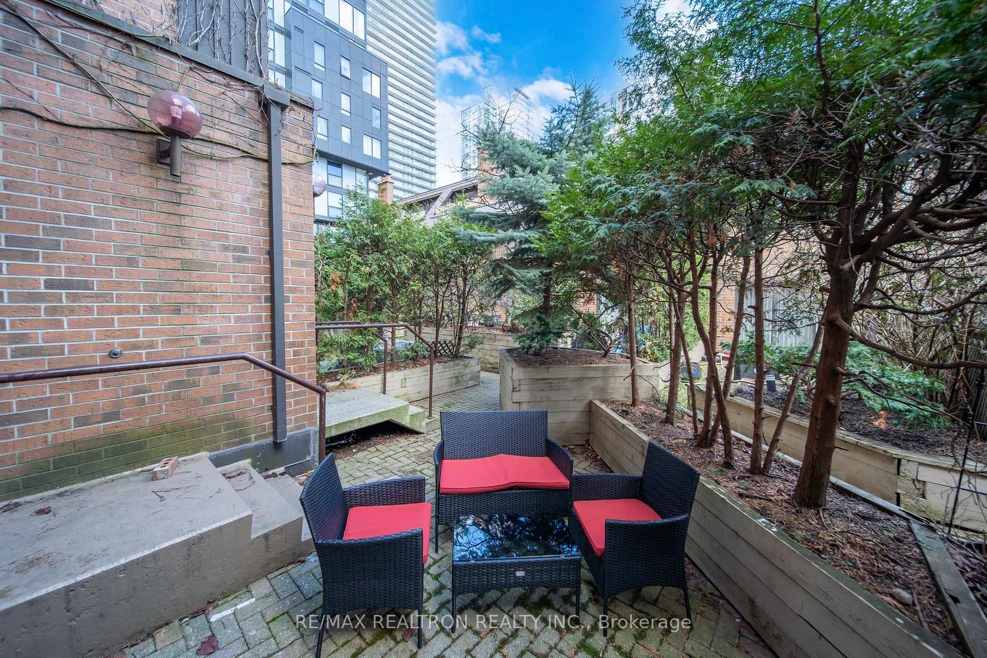 19 Dundonald Street Unit 204 photo 23