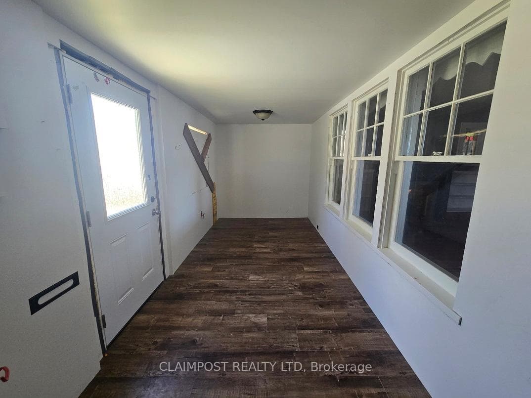 143 Tamarack Street photo 3
