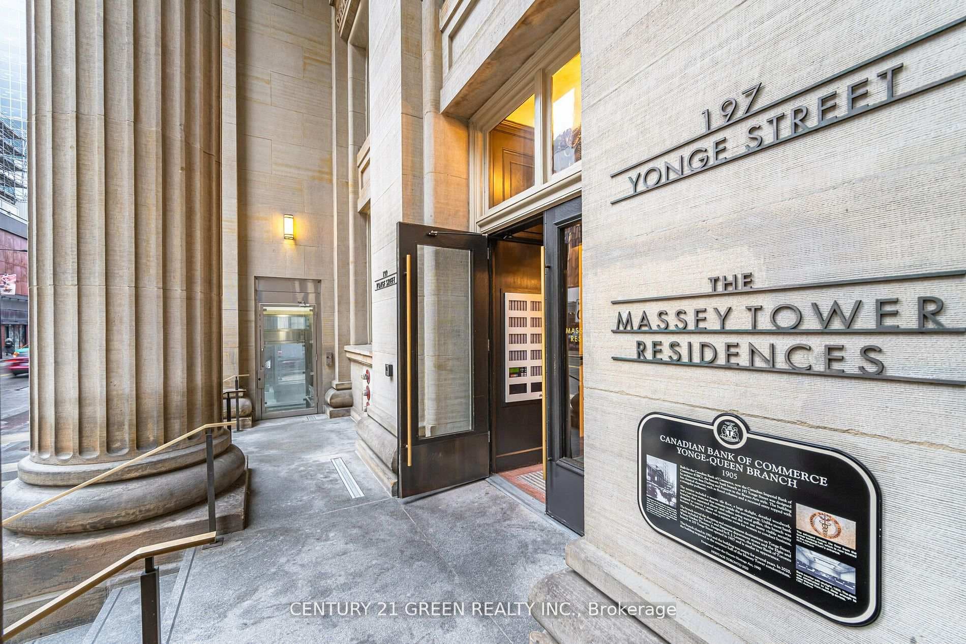 197 Yonge Street Unit 1503 photo 2