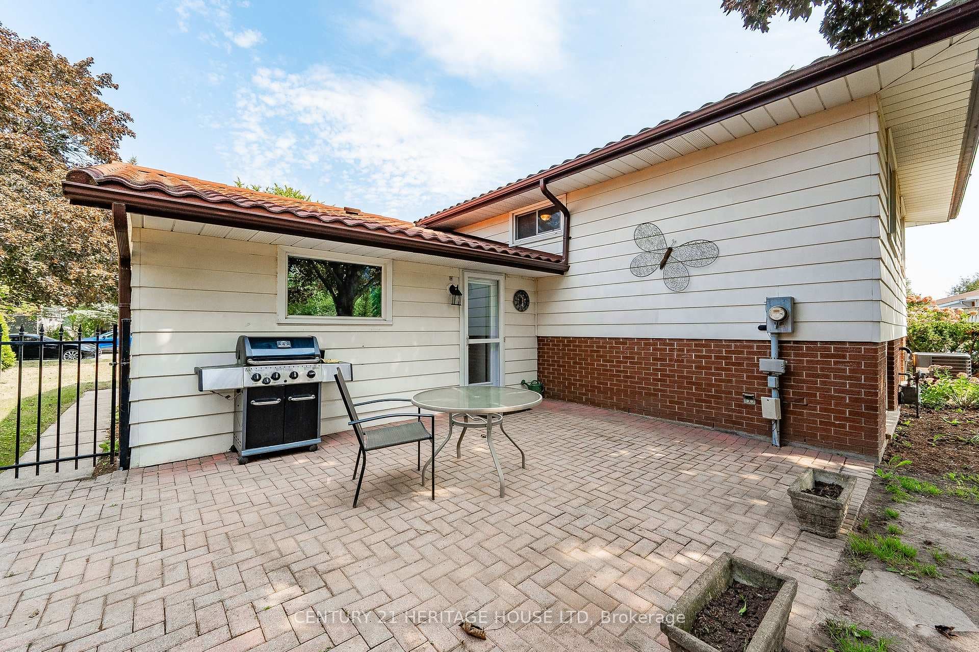 125 Brant Avenue photo 37