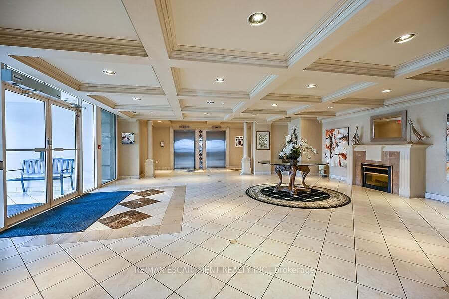 3000 Creekside Drive Unit 601 photo 35