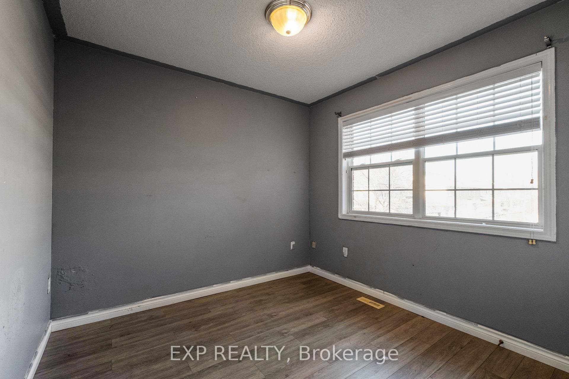 1643 Cartwright Crescent photo 16