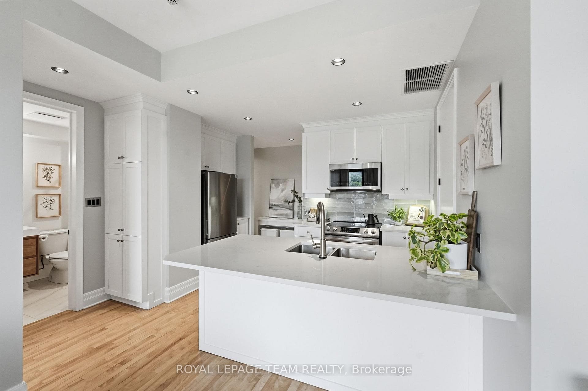 330 Loretta Avenue Unit 301 photo 11