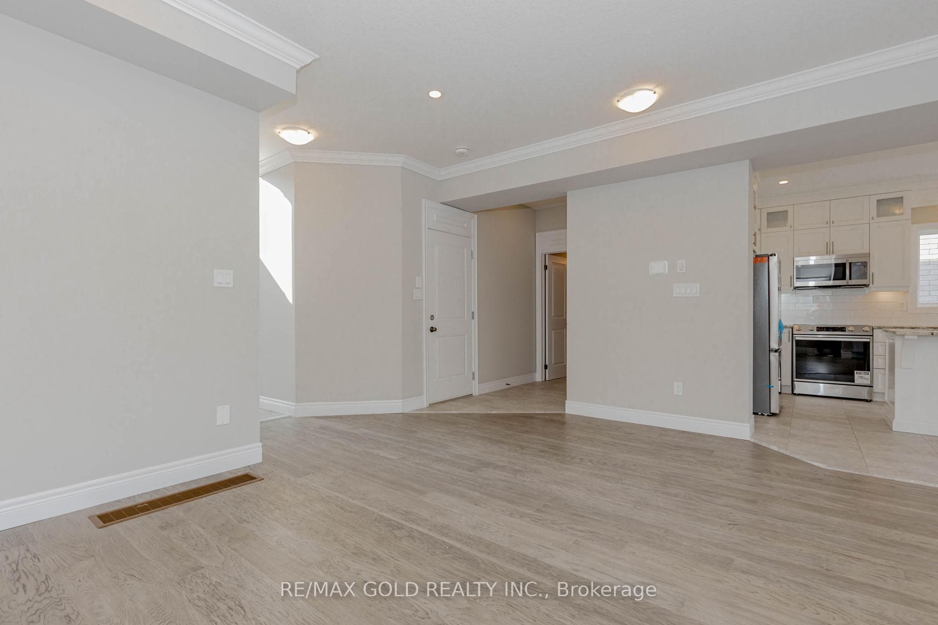 61 Eleanor Avenue Unit Upstairs photo 8