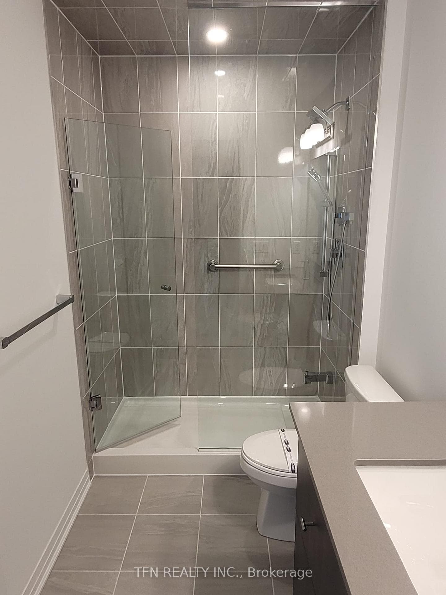 480 Gordon Krantz Avenue Unit 109 photo 8