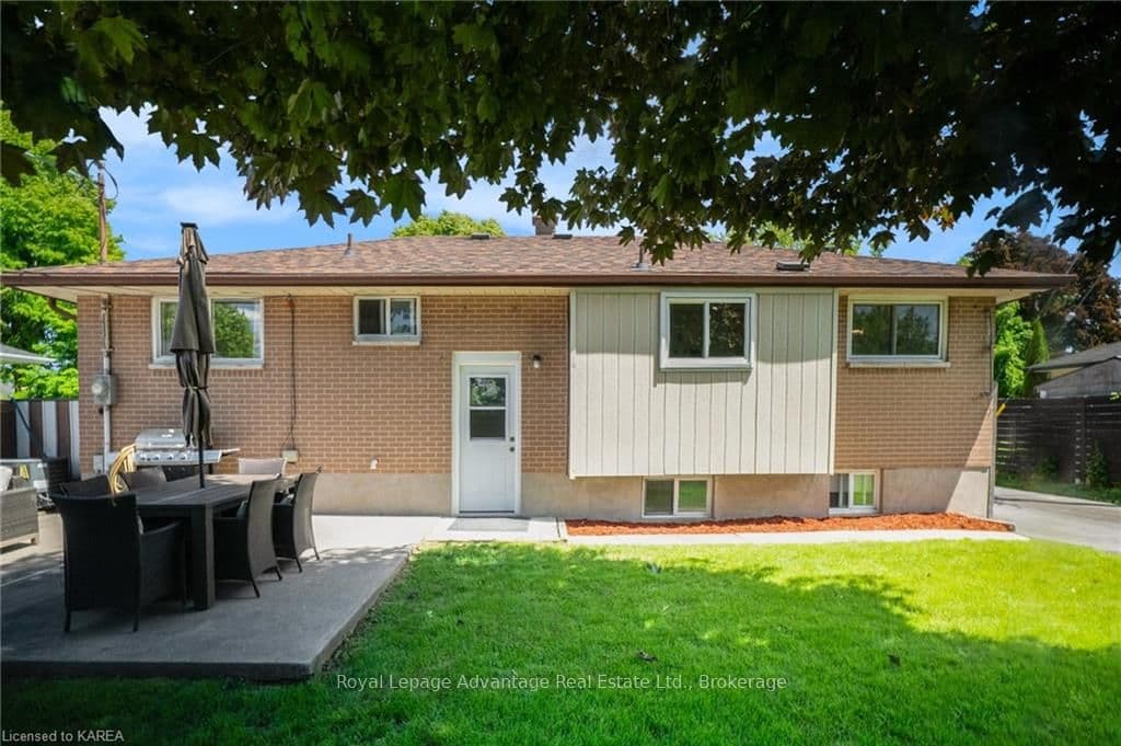 11 CAMPBELL Crescent photo 27