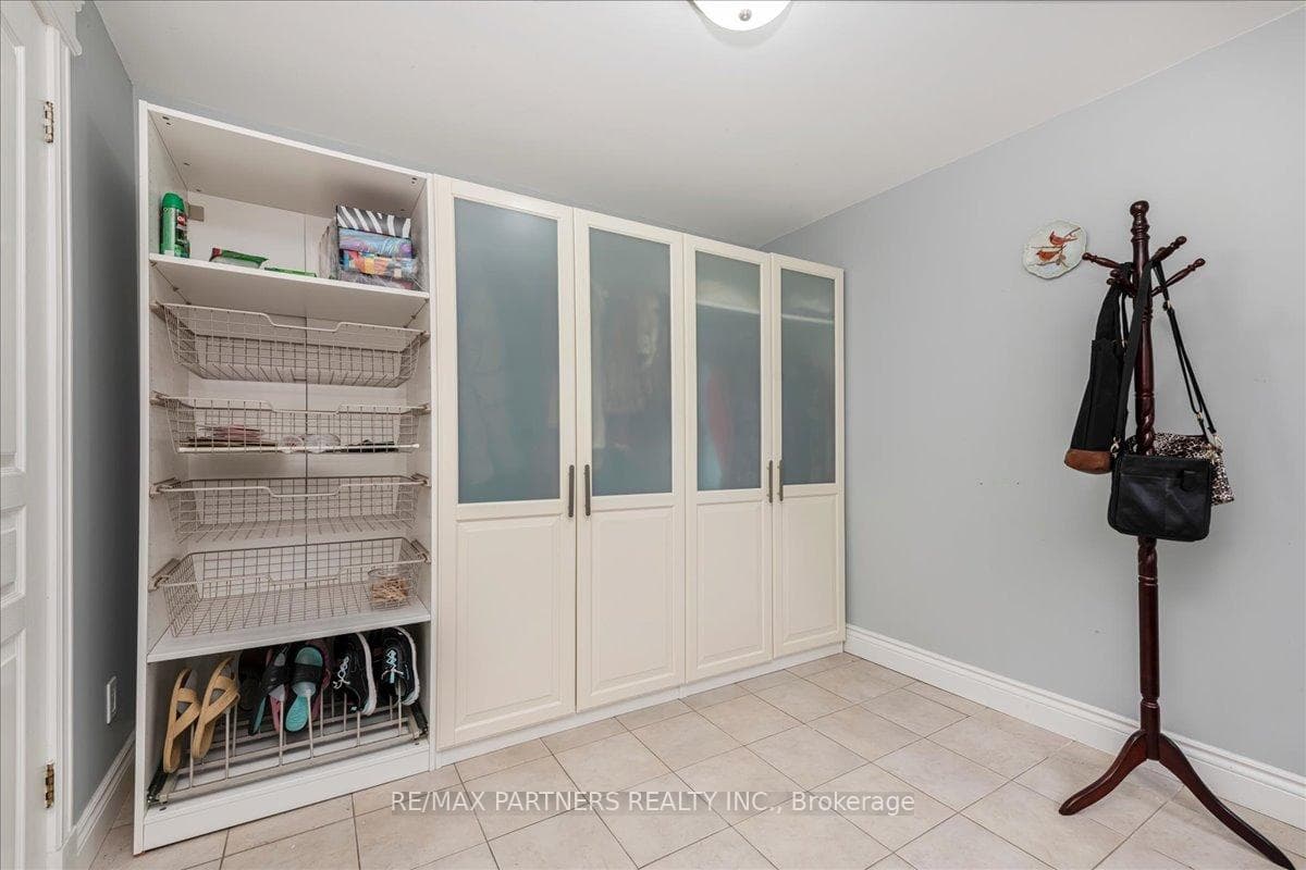 109 MULCASTER Street photo 14