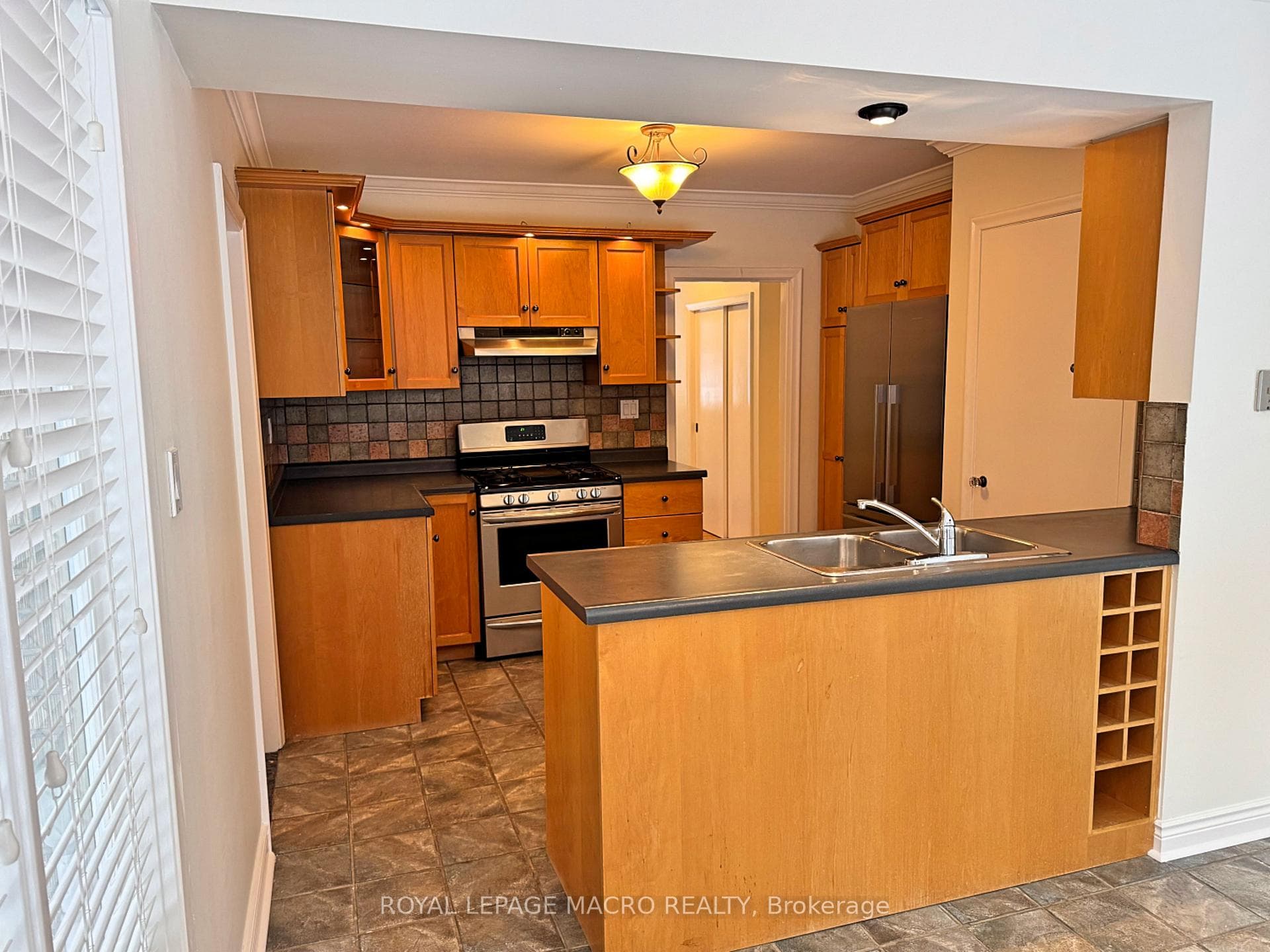 646 Iroquois Avenue photo 6