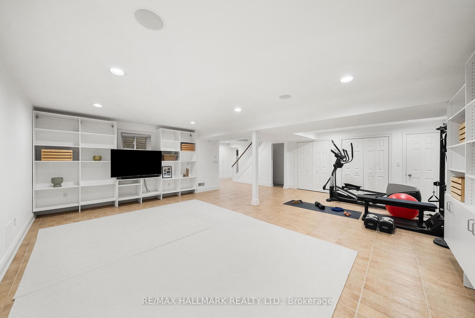 55 Riverside Boulevard photo 36