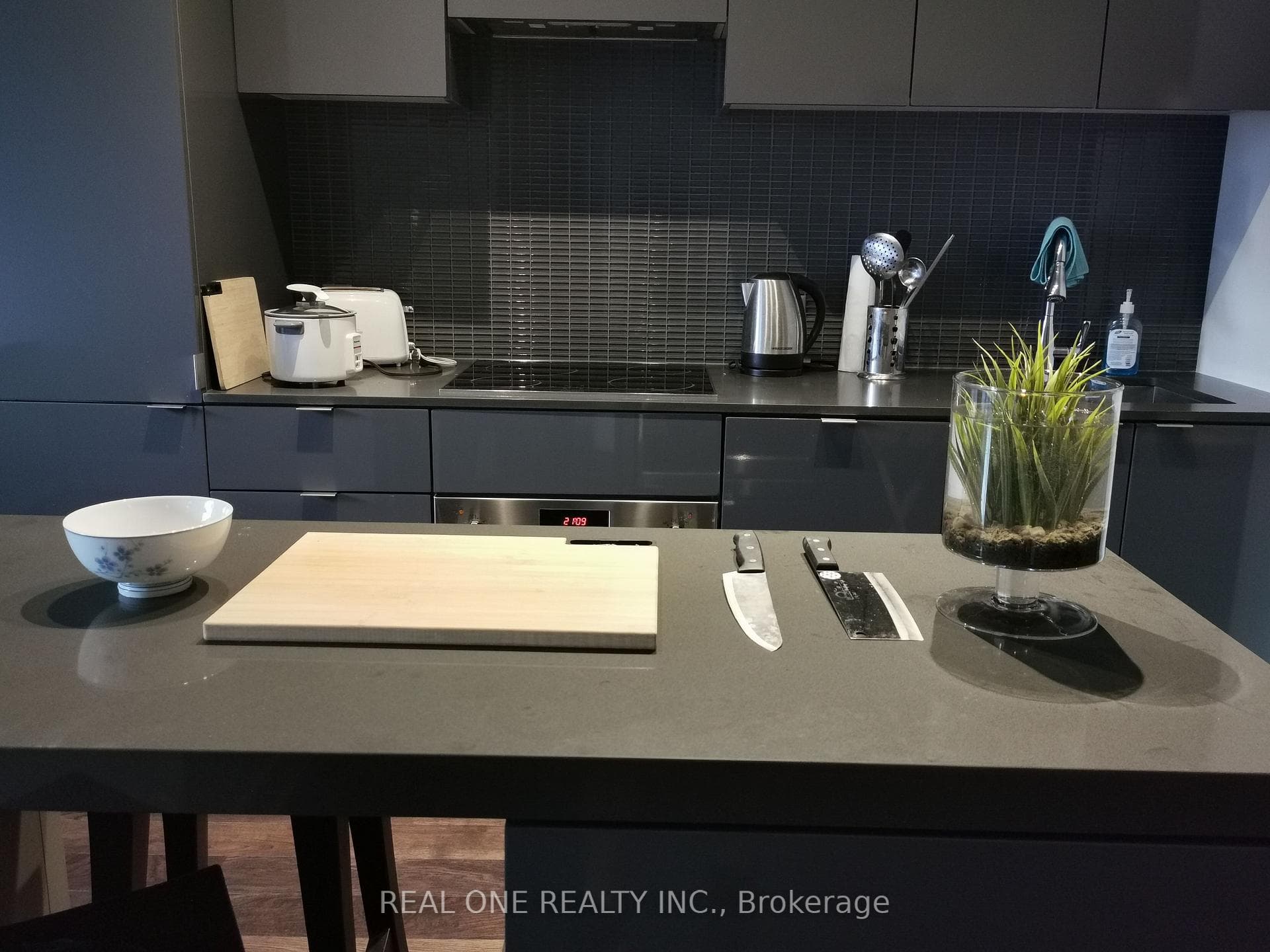 7 Grenville Street Unit 816 photo 3