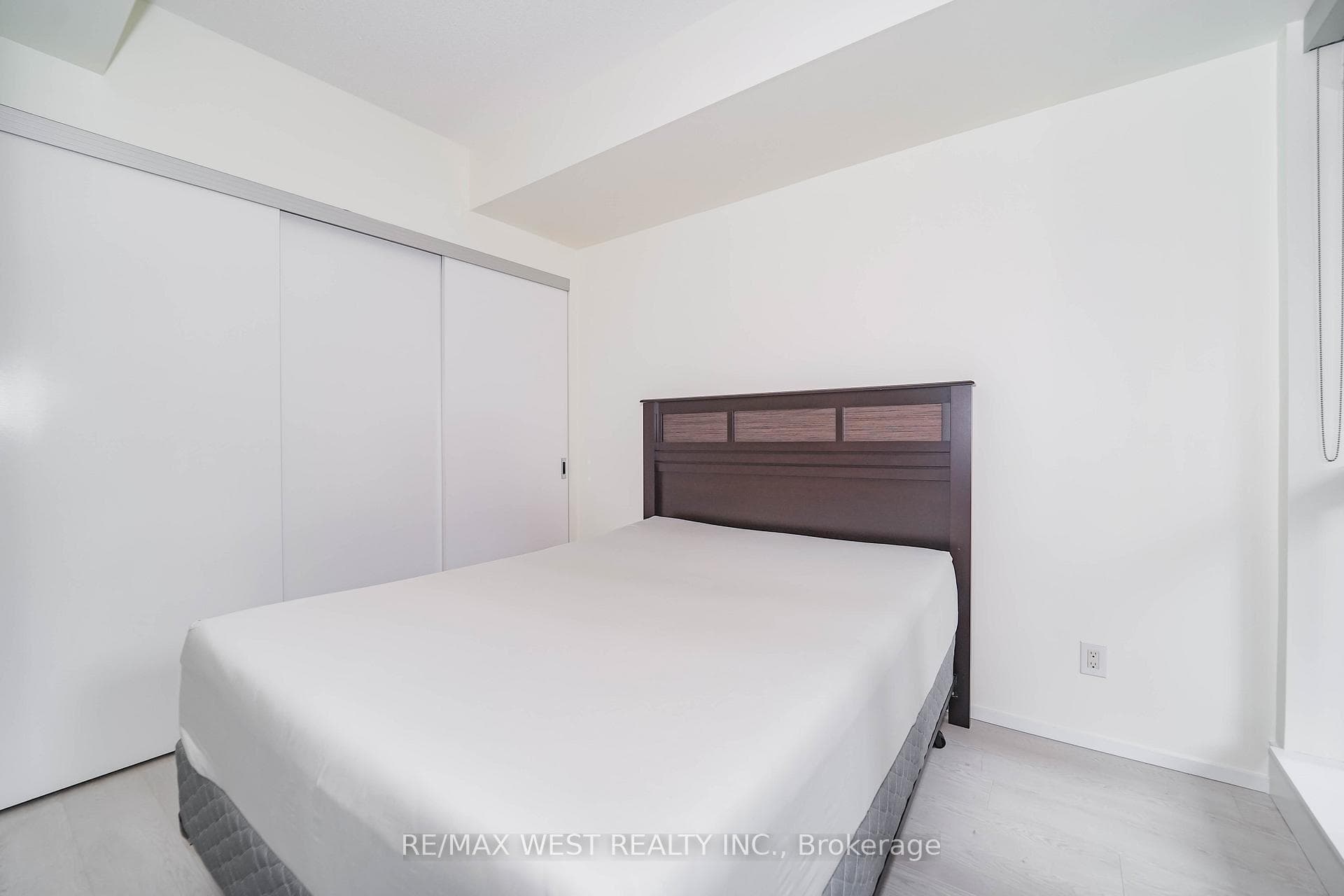 8 Charlotte Street Unit 412 photo 5