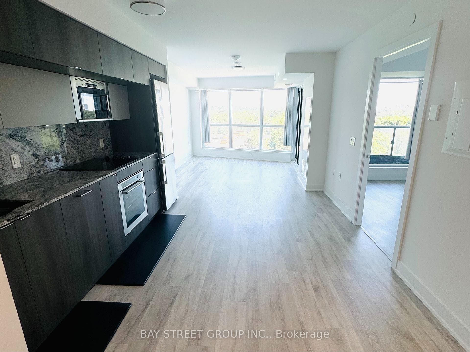 585 Bloor Street Unit 1015 photo 3