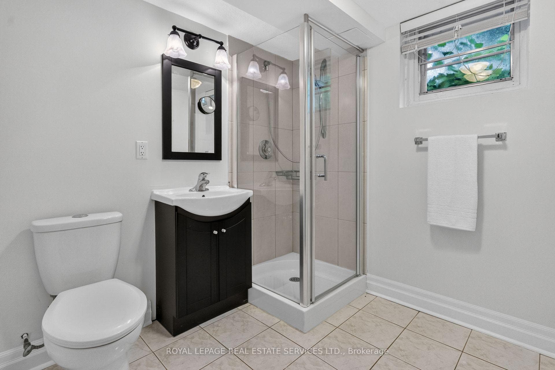 2 Glenroy Avenue photo 27