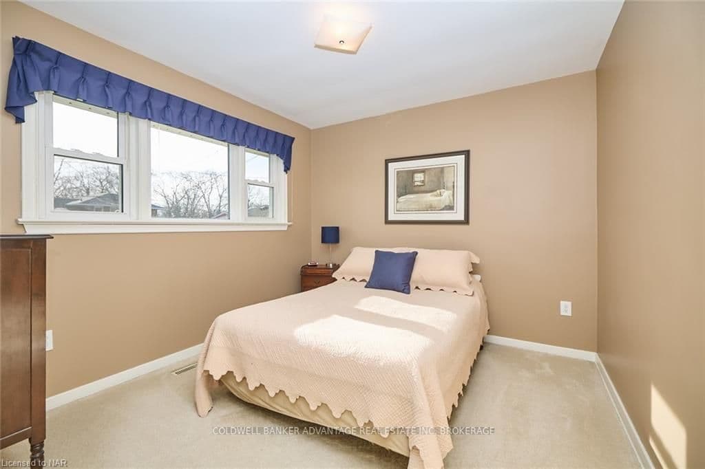 14 WOODCROFT Crescent photo 14