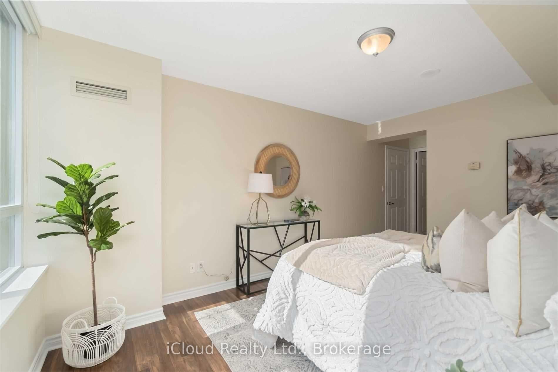 335 Rathburn Road Unit 811 photo 15