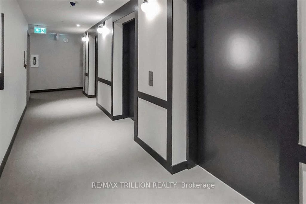33 Helendale Avenue Unit 1301 photo 24