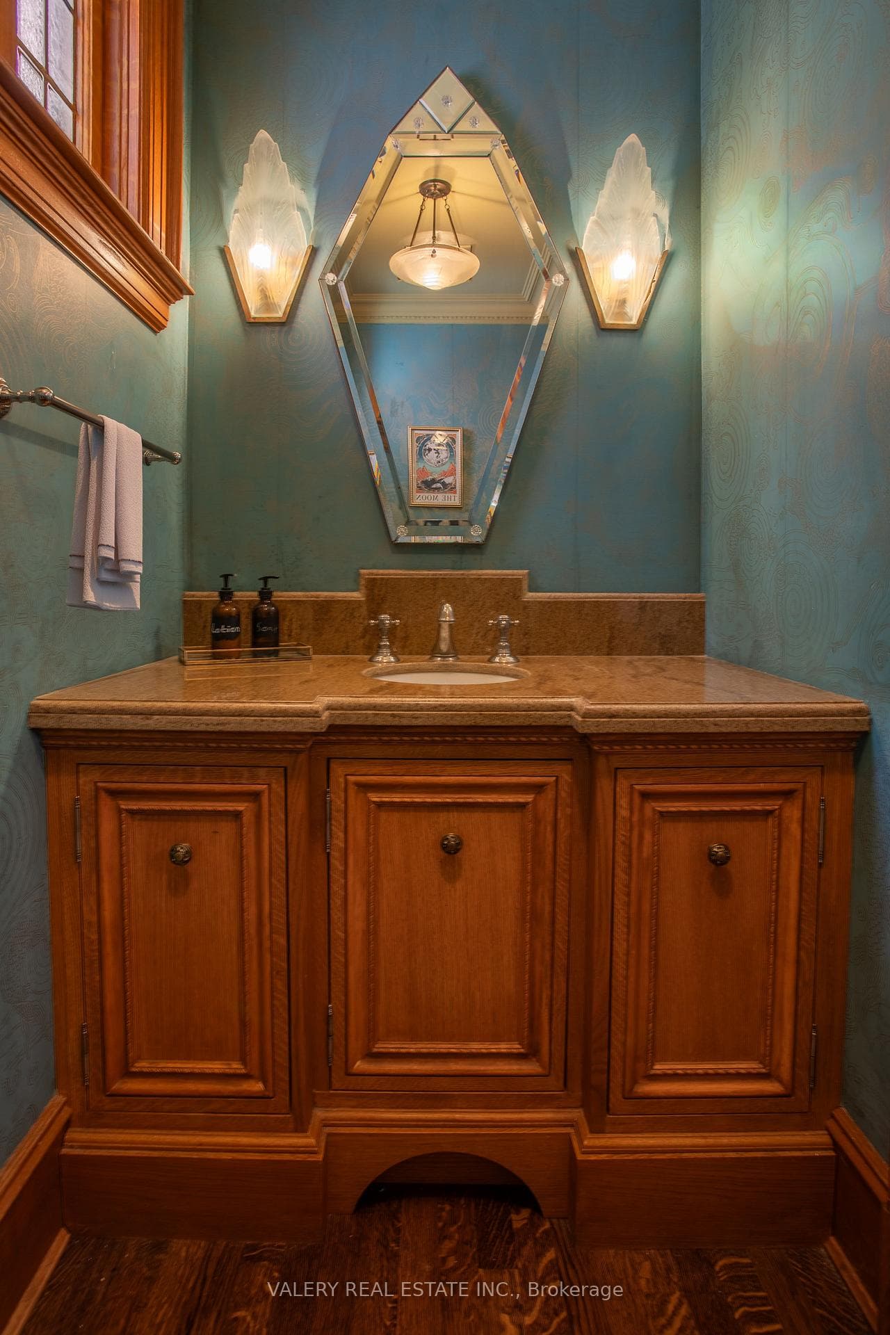 Bathroom 1 (Main Floor)