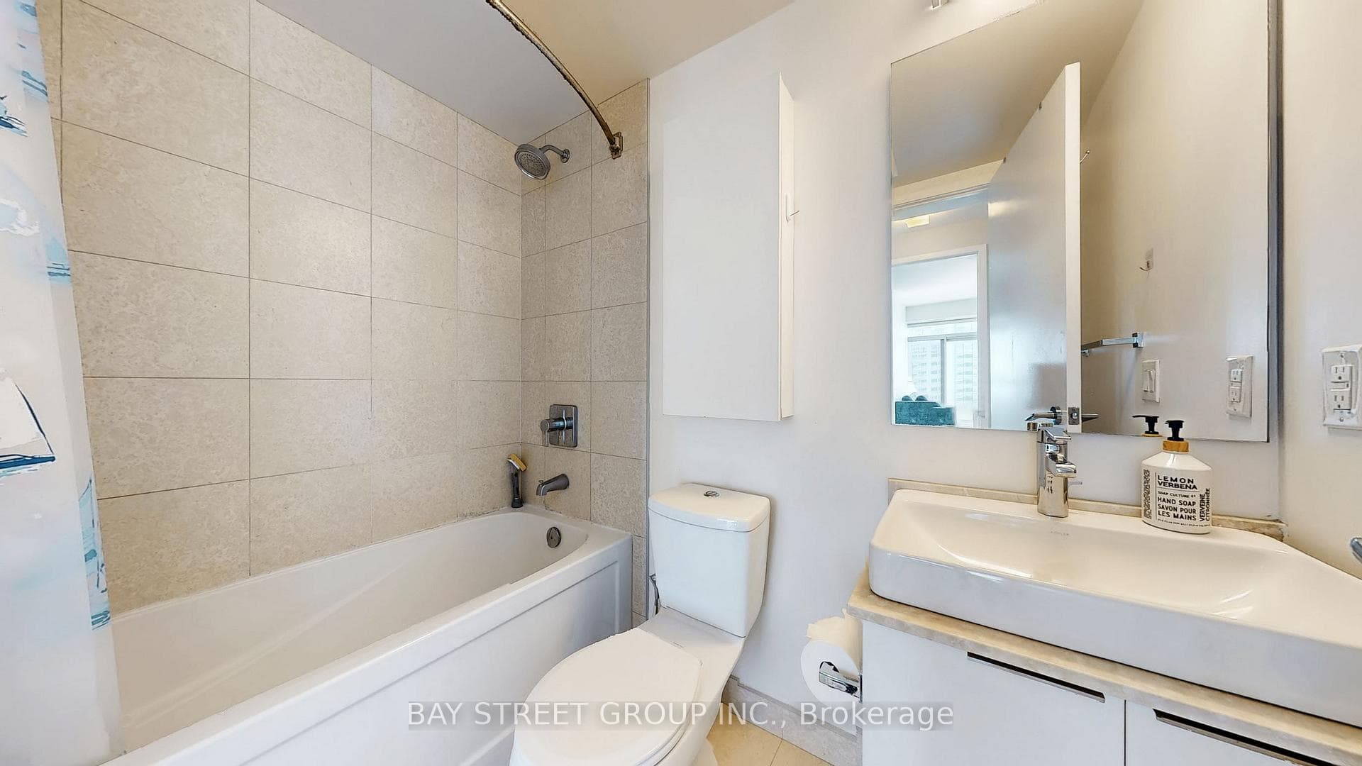 14 York Street Unit 5903 photo 16