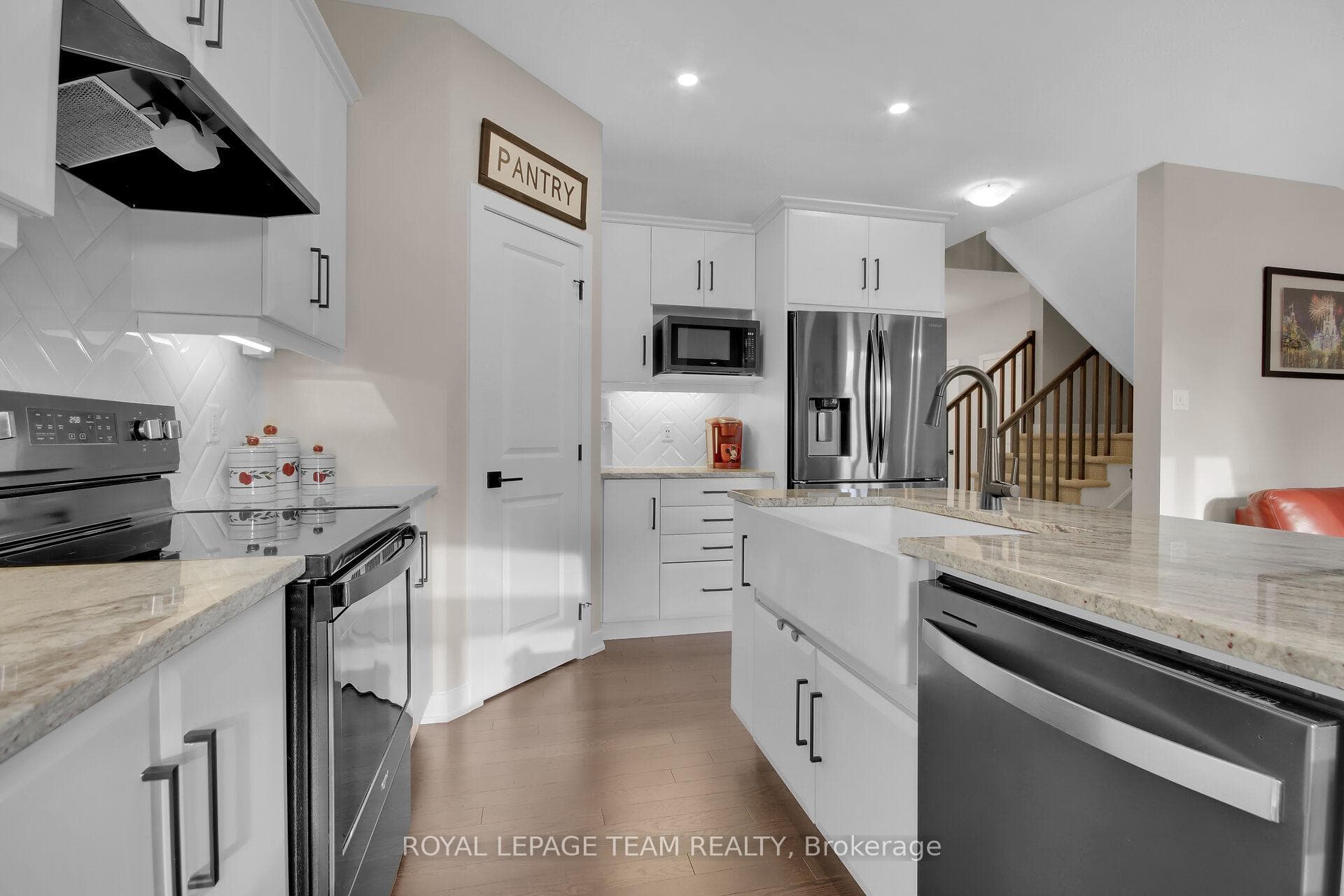 Upgraded appliances and Farmhouse style sink!