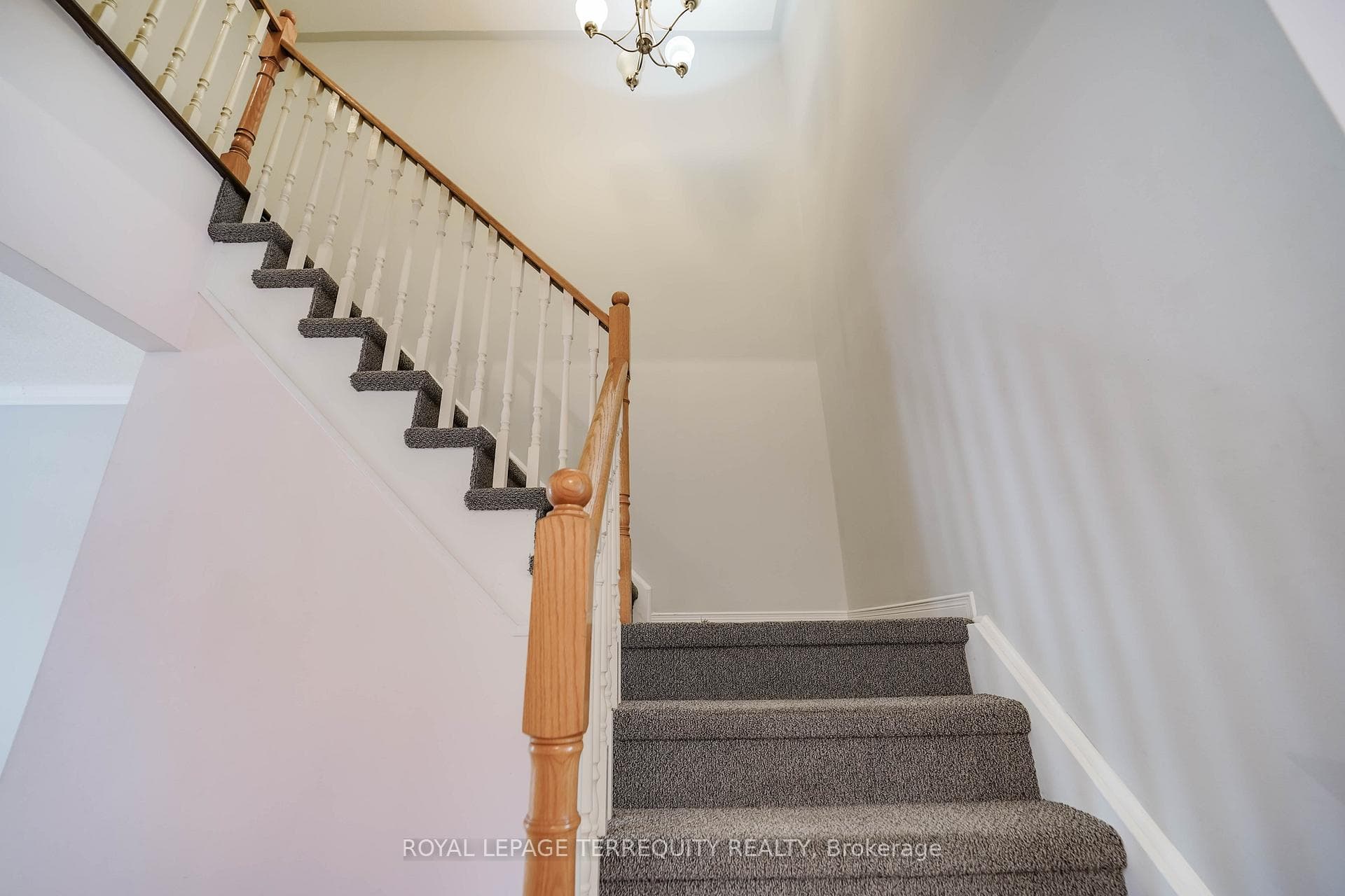 9027 Yonge Street photo 18
