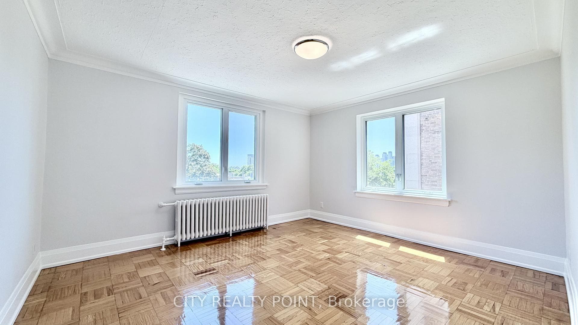 398 Avenue Road Unit 521 photo 2