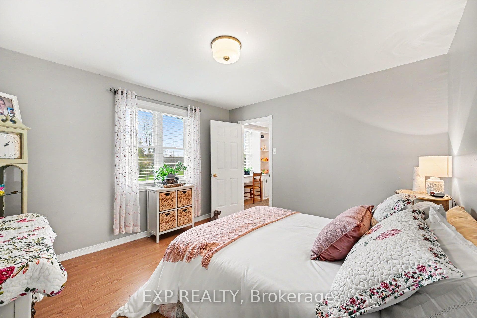 41 Loyalist Crescent photo 23