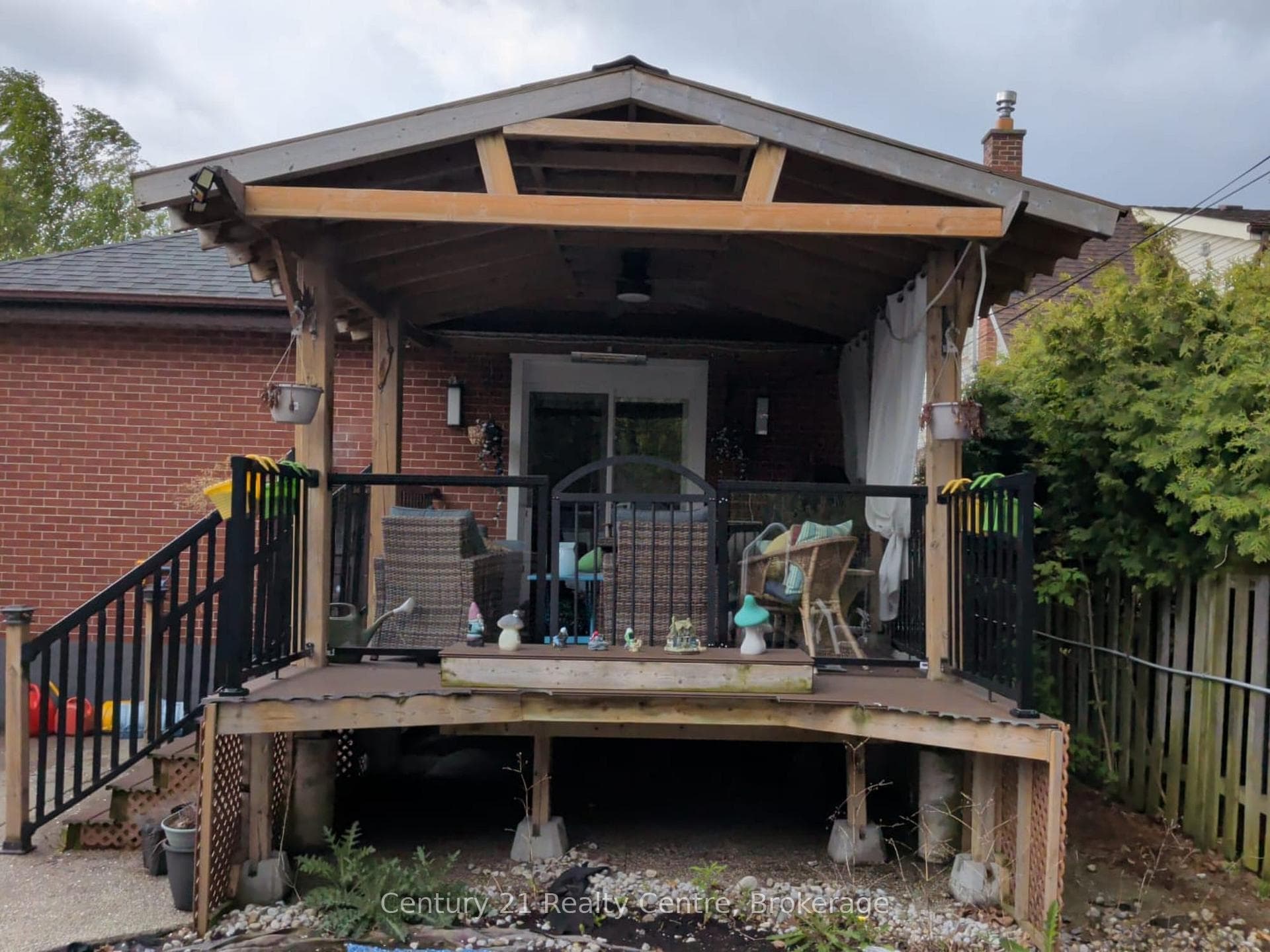 917 Brucedale Avenue photo 2