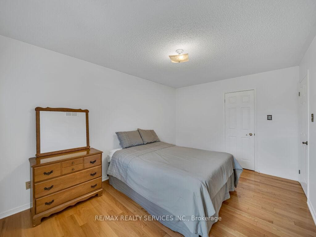 4510 Radisson Crescent photo 33