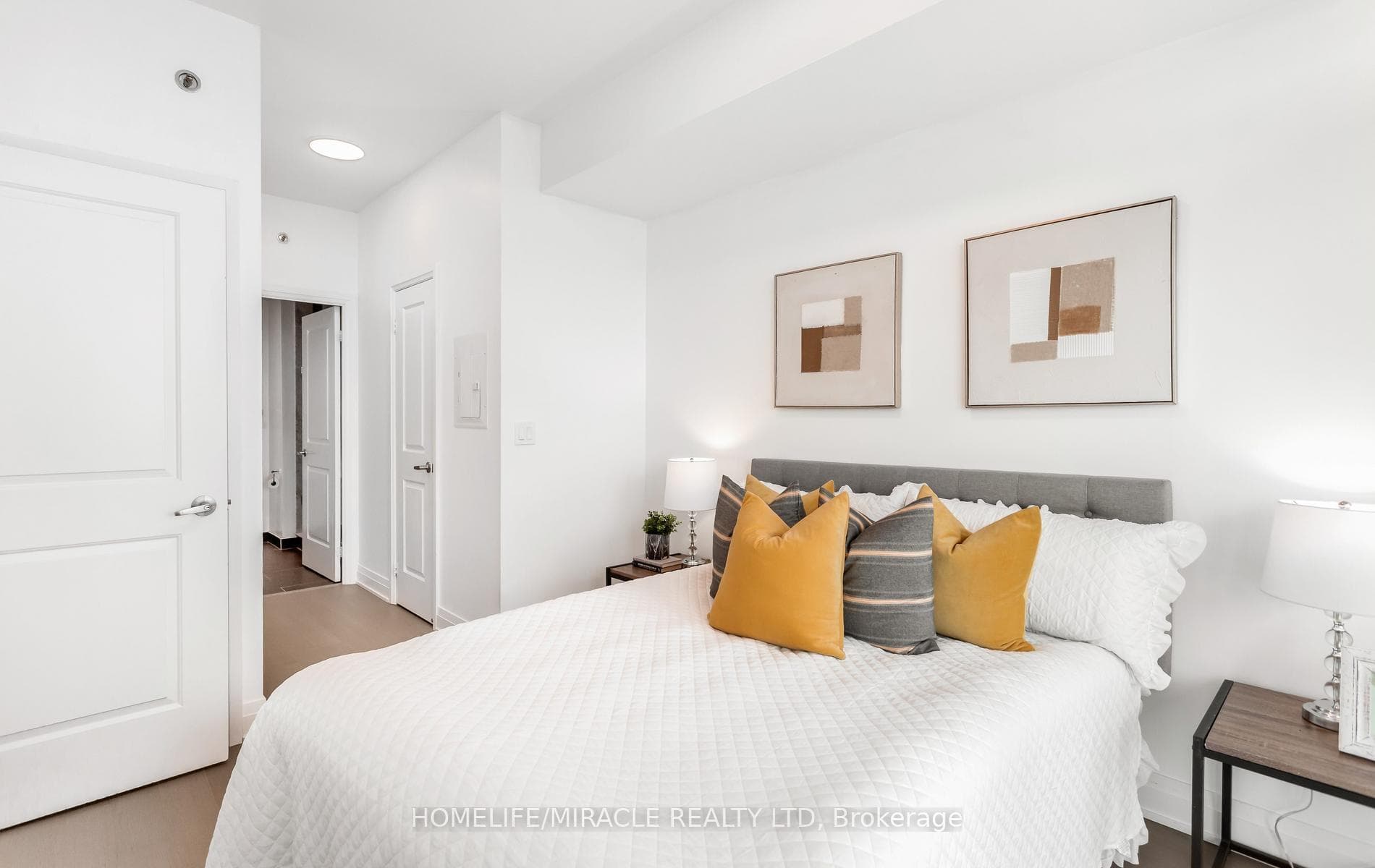 55 Speers Road Unit 1605 photo 18