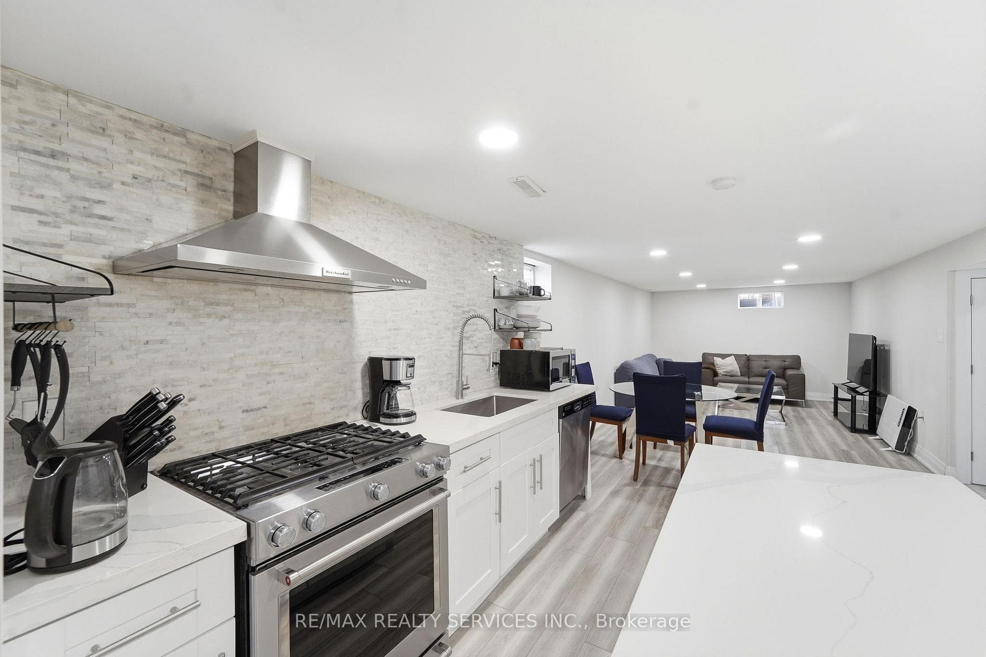 1305 Consort Crescent Unit BSMT photo 11