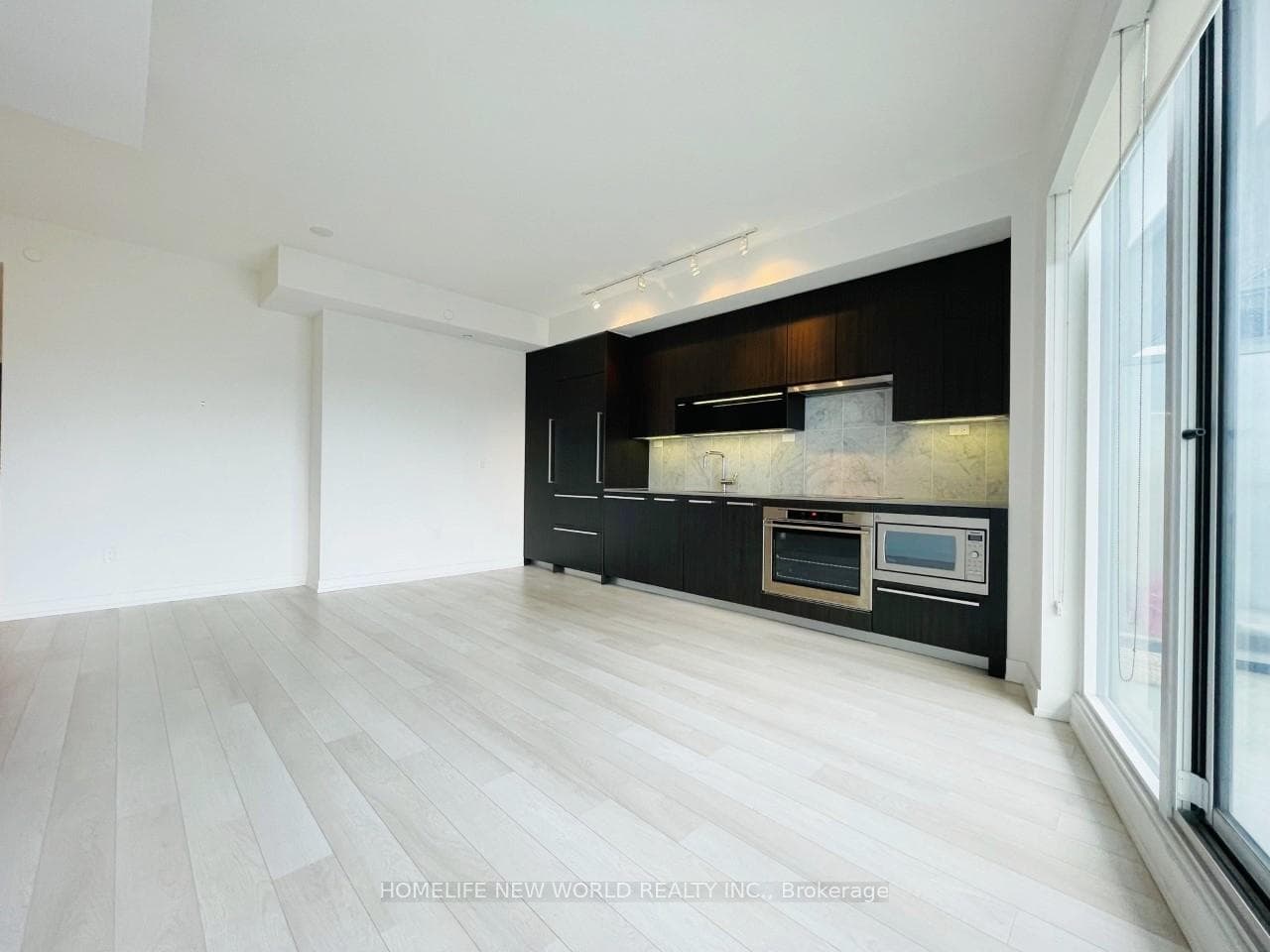 117 Mcmahon Drive Unit 1210 photo 9