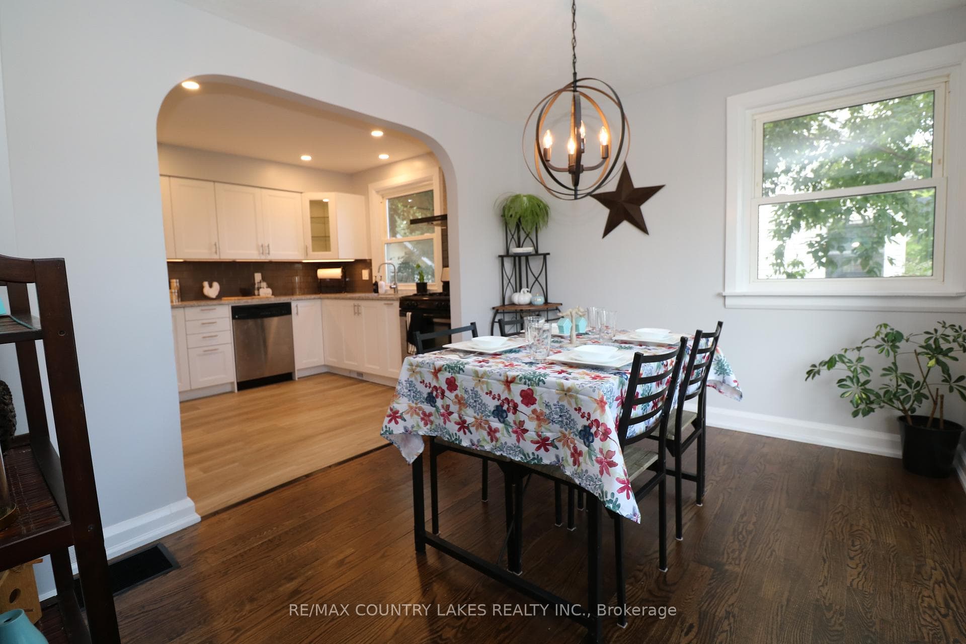 391 Bay Street photo 5